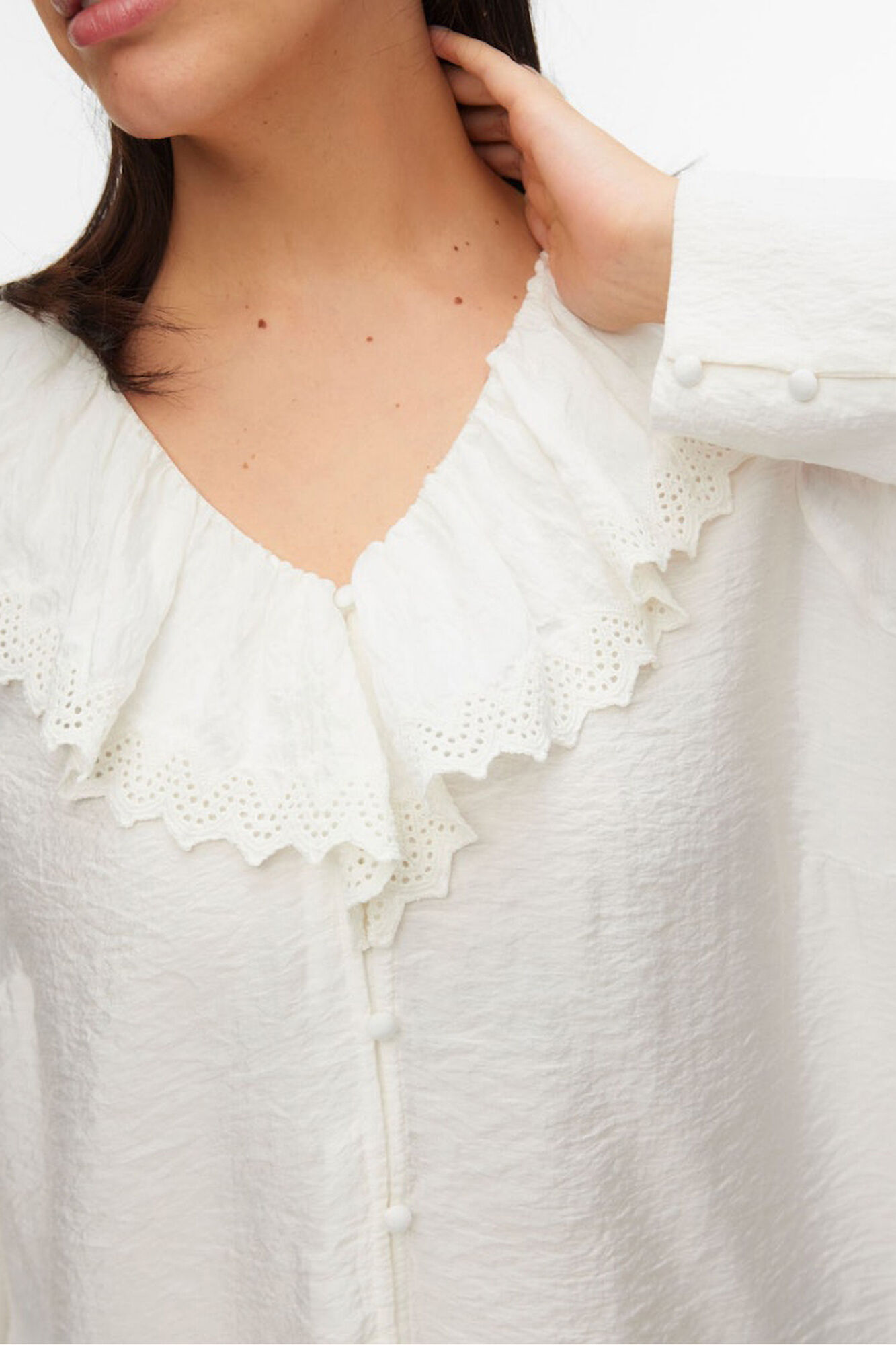 Vero Moda Curve Camisa plus size com gola folho