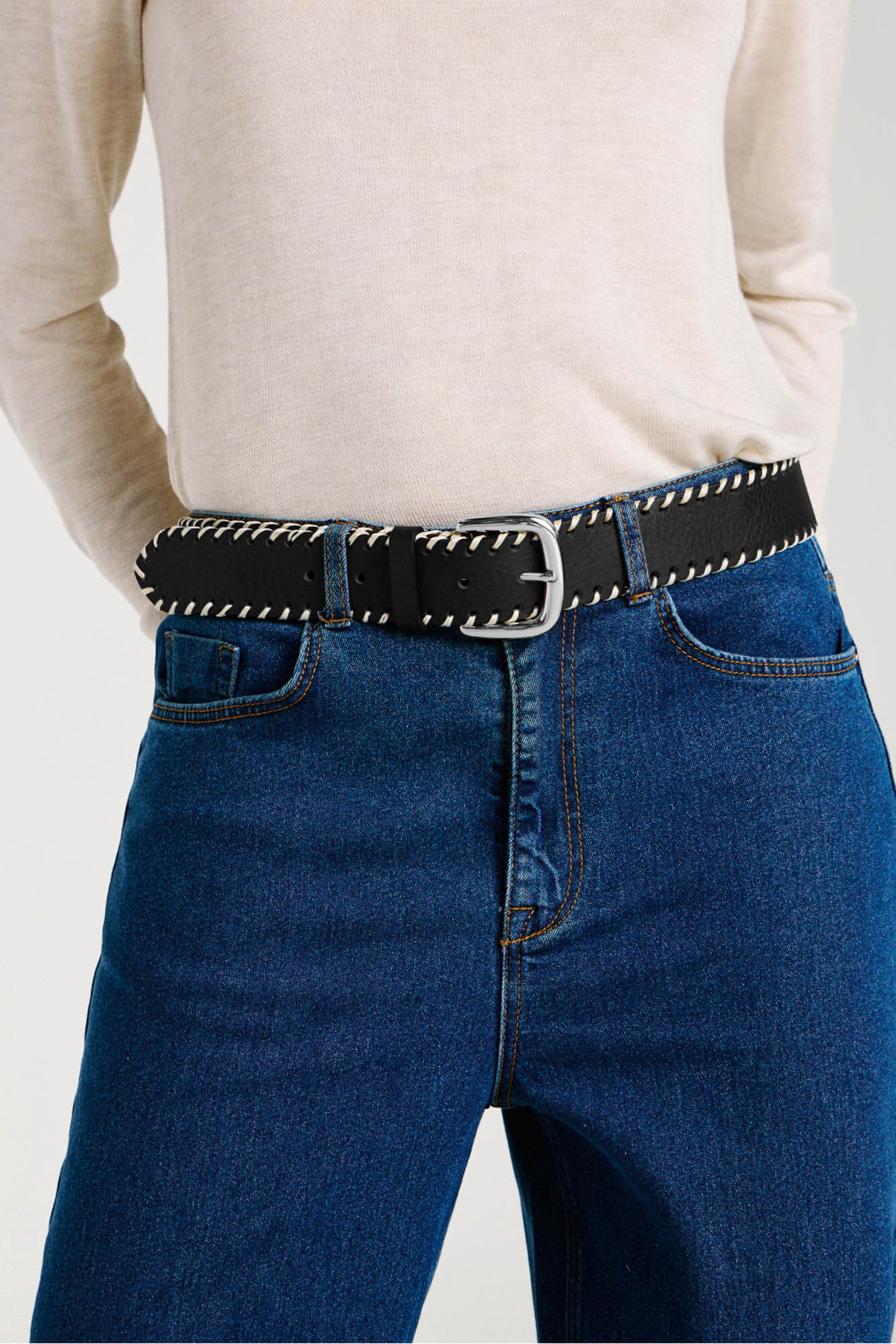 Vila Cintur&oacute;n de piel con pespuntes