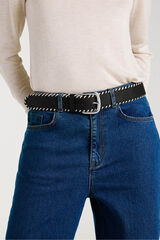 Vila Cintur&oacute;n de piel con pespuntes Negro