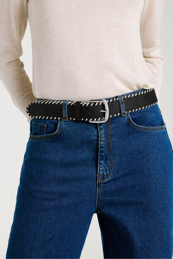 Vila Cintur&oacute;n de piel con pespuntes Negro