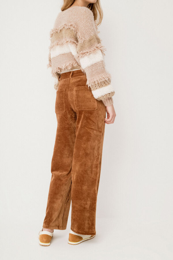 Vila Pantal&oacute;n largo de pana Marr&oacute;n