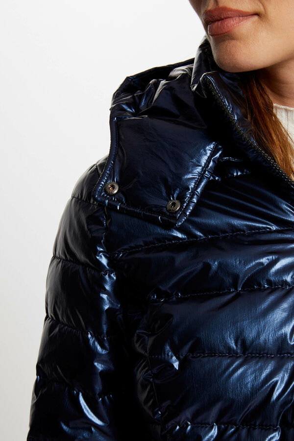 Morgan Plum&oacute;n metalizado con capucha Azul oscuro