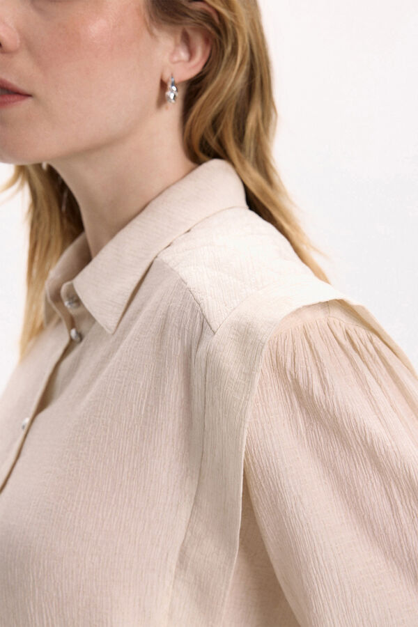 Vila Blusa de viscosa con detalles l&uacute;rex Beige