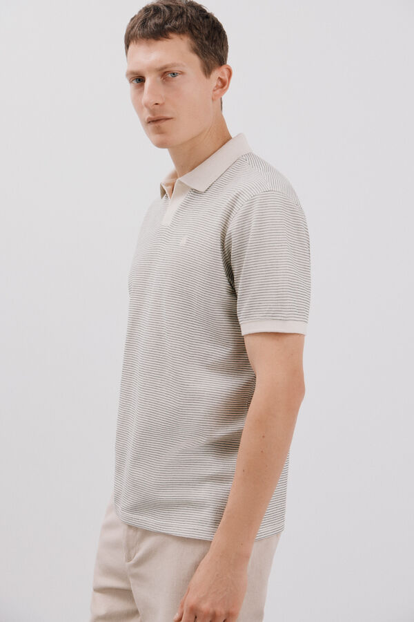 Cortefiel Polo rayas estructura cuello abierto Marfil