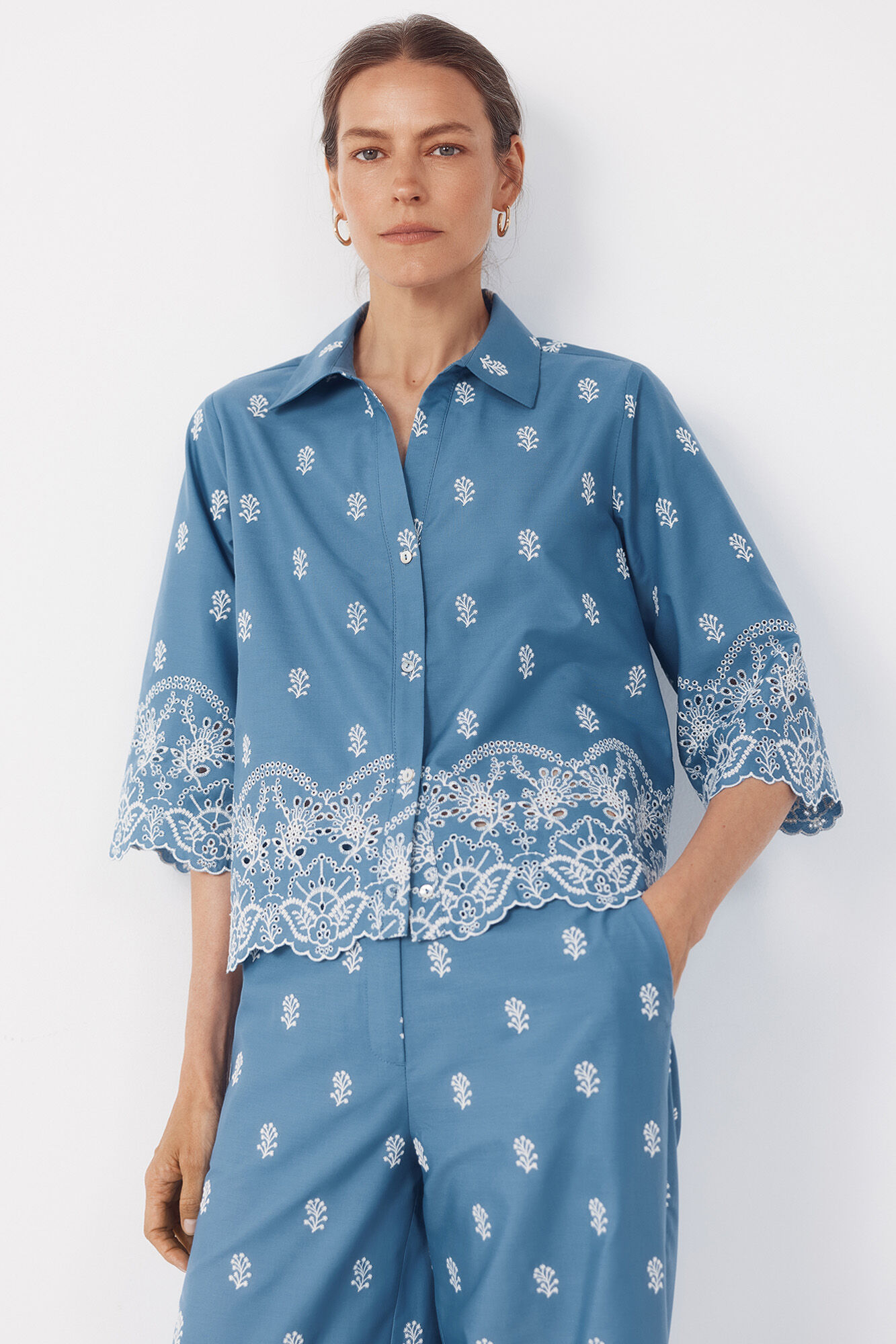 Cortefiel Camisa detalhes bordados