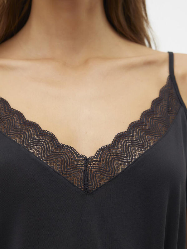 Vero Moda Top de al&ccedil;as decote bico  Preto