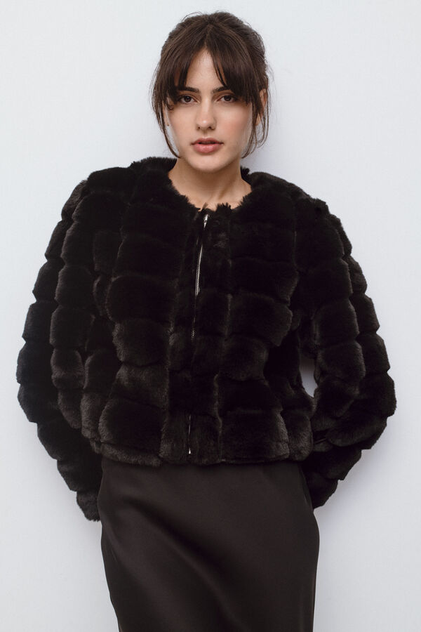 Vila Abrigo pelo sint&eacute;tico Negro