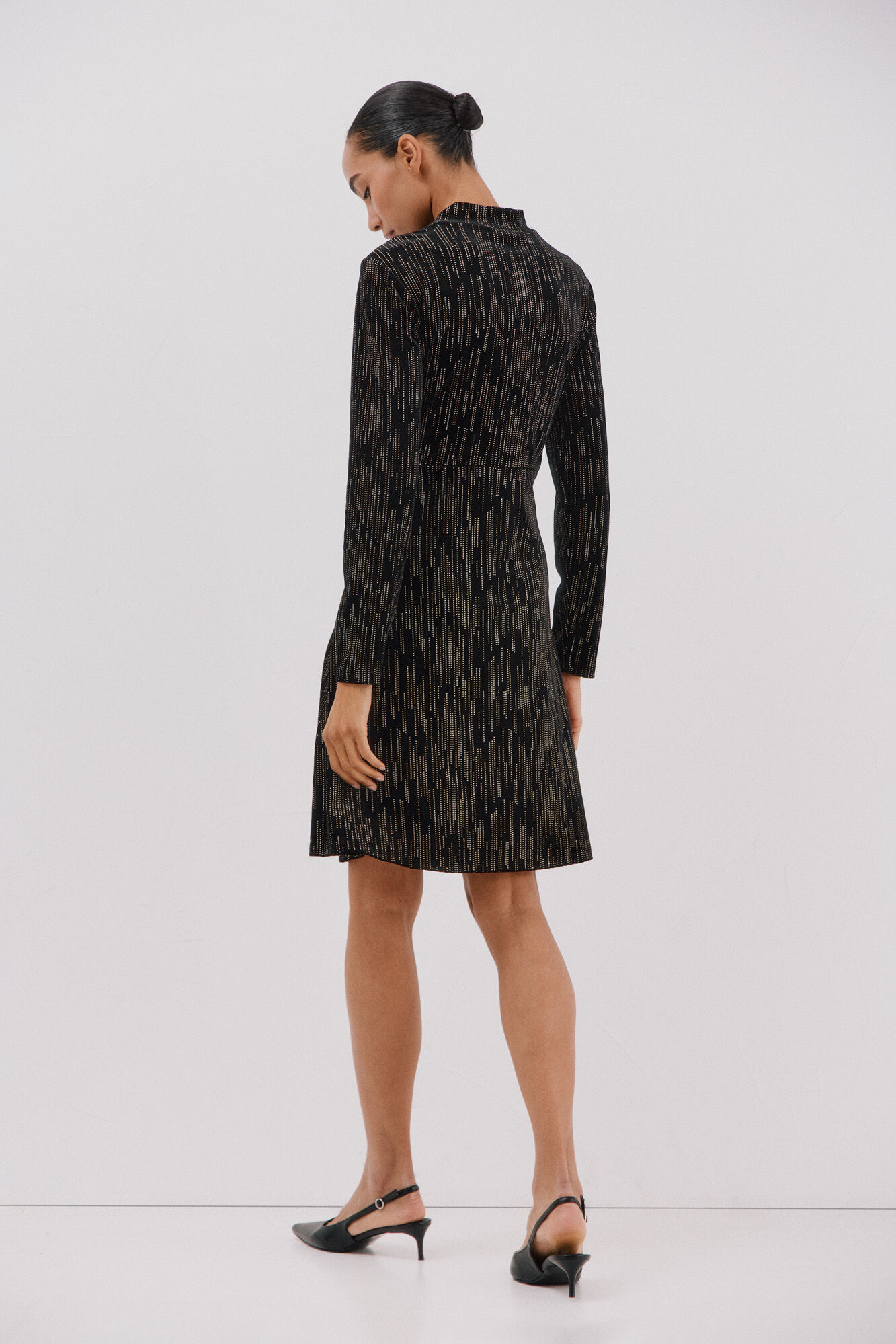 Cortefiel Vestido curto com toques brilhantes