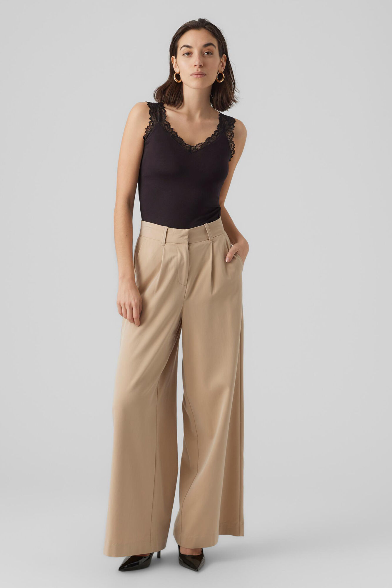 Vero Moda Top ajustado de mujer con encaje