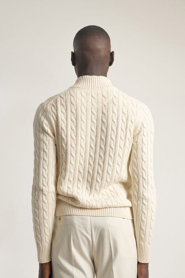 PuroEGO Jersey cable knit cuello mock Marfil