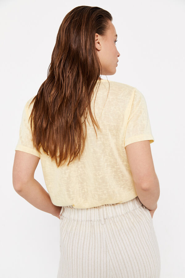 Cortefiel Camiseta efecto lino guipur Amarillo