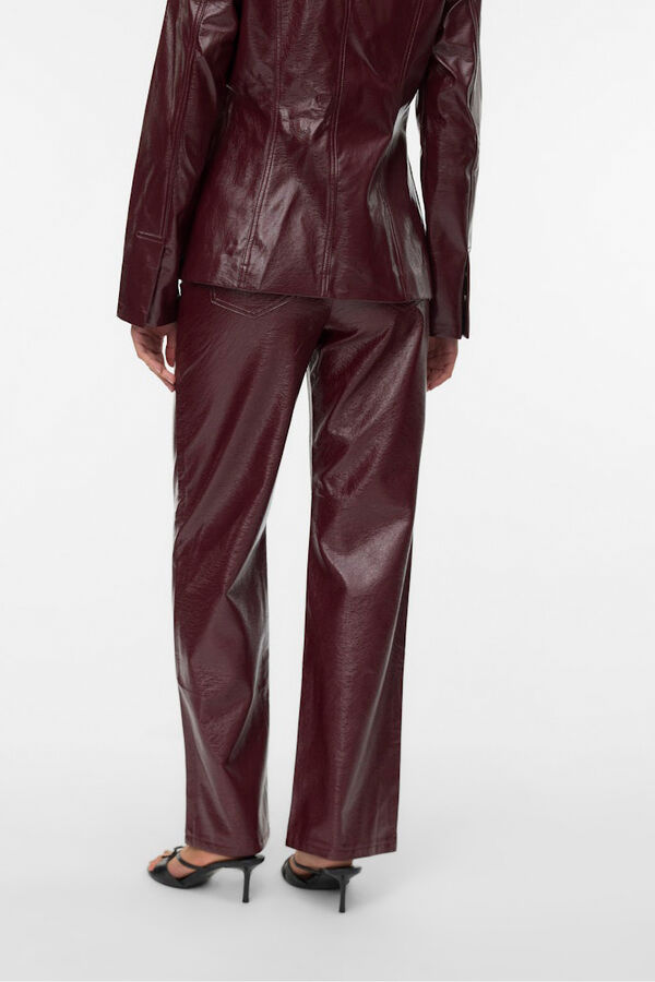 Vero Moda Pantal&oacute;n encerado efecto brillo Granate