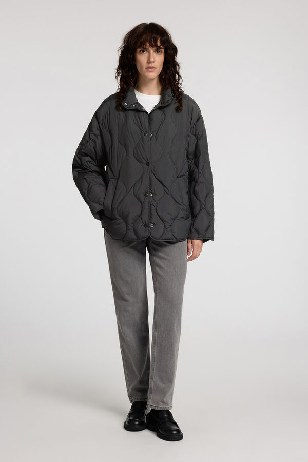 Selected Femme Casaco curto acolchoado de gola alta confeccionado com materiais reciclados. Preto