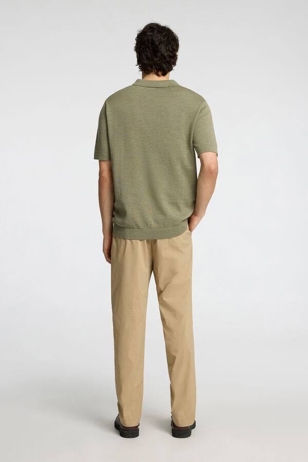 Selected Polo de punto con cuello abierto Gris