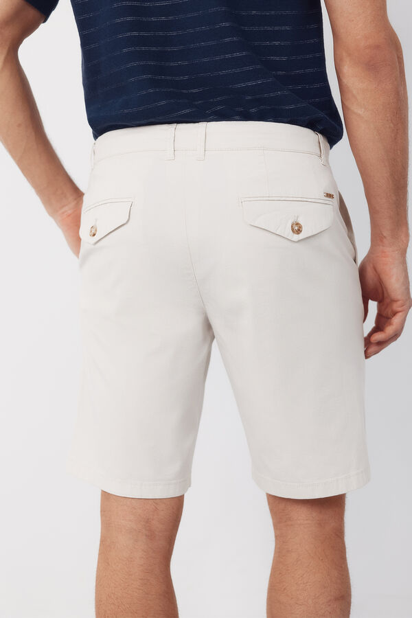 Cortefiel Bermuda chino estampada ligera Marfil