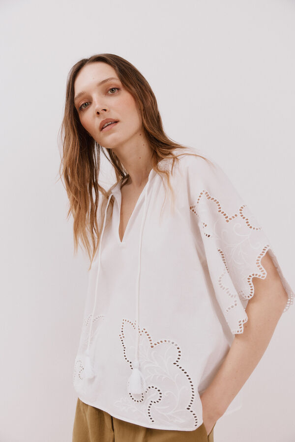 Cortefiel Blusa bordados perforados Blanco