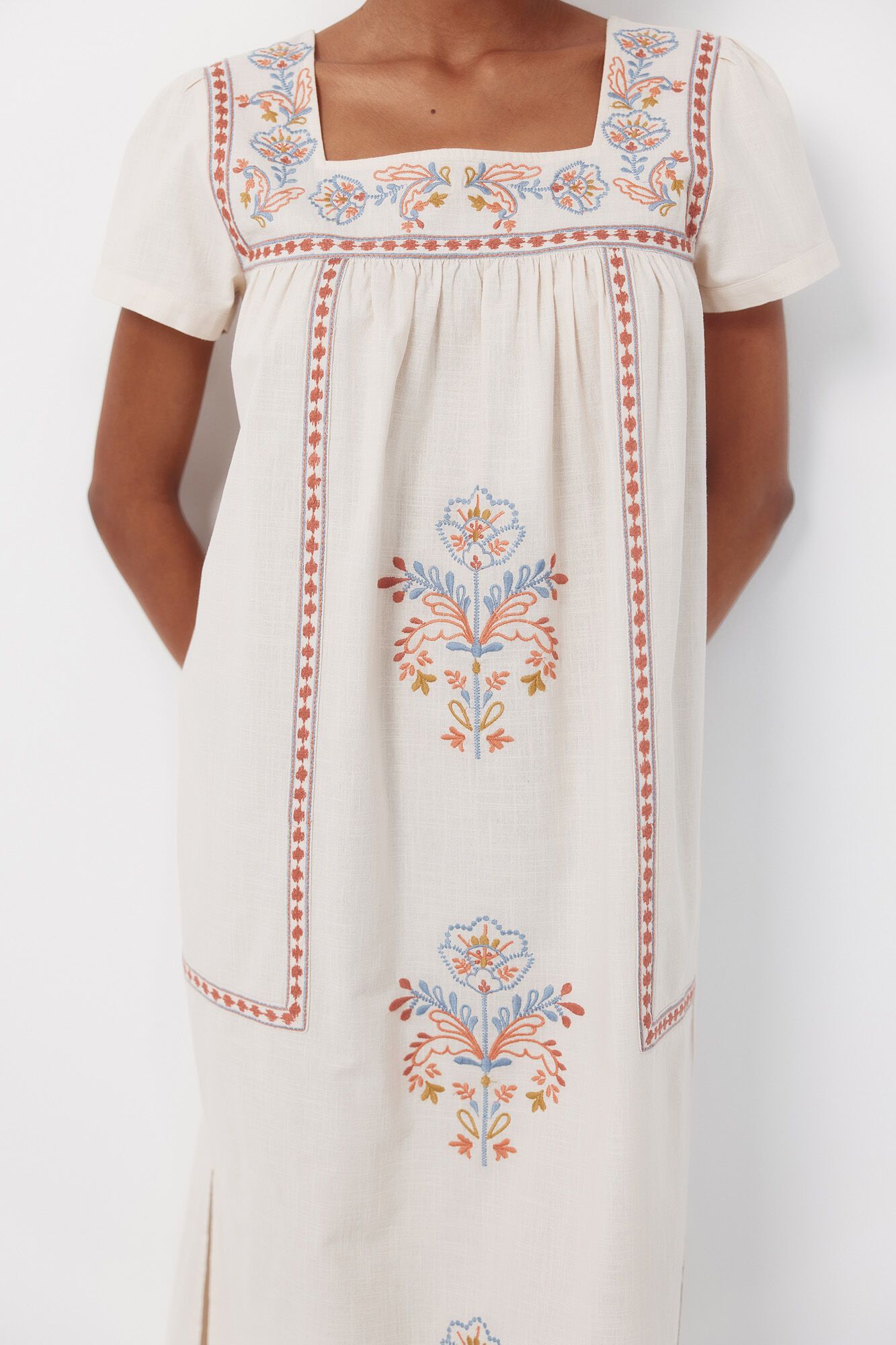 Cortefiel Vestido bordados florais