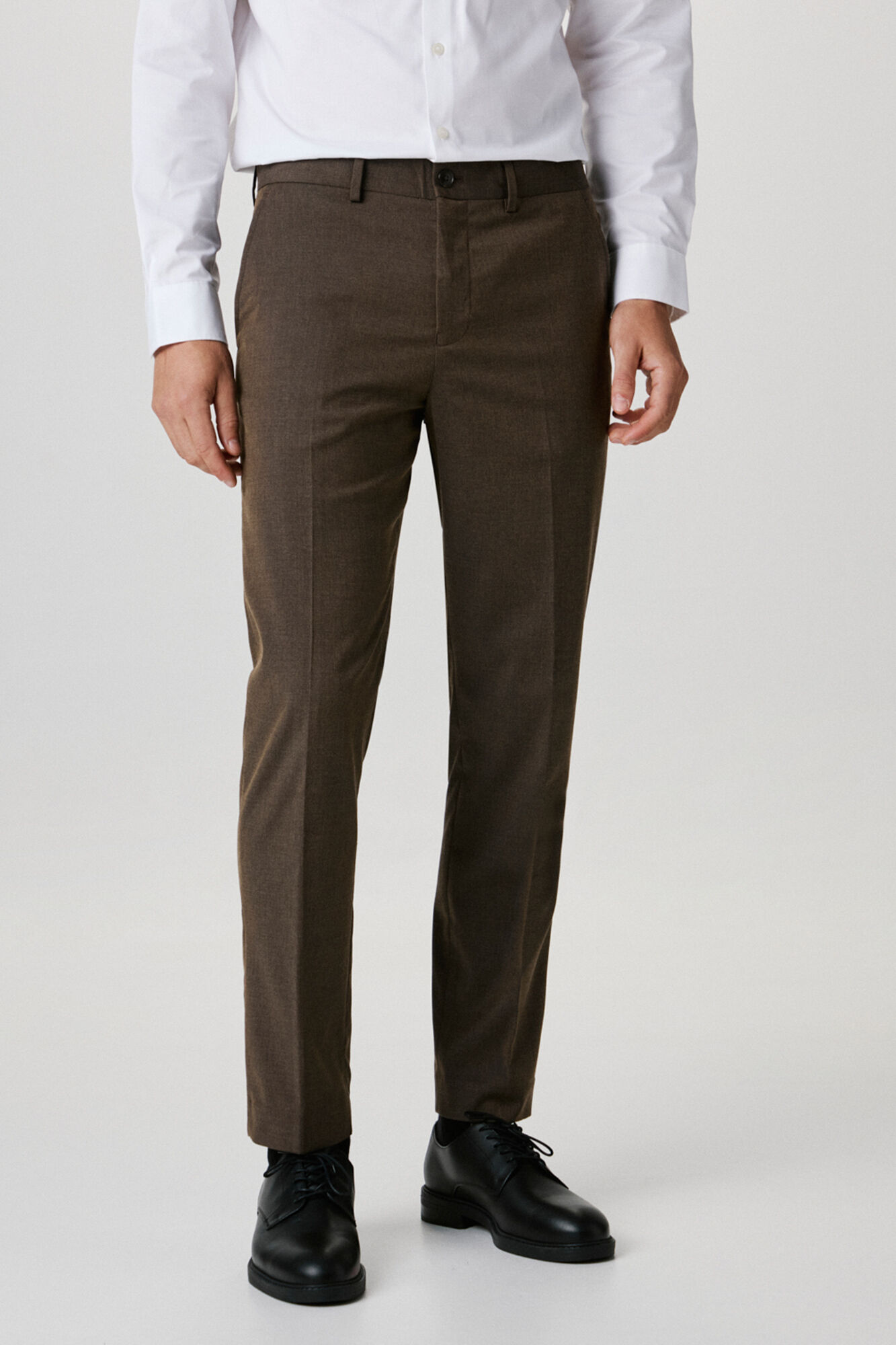 Selected Pantal&oacute;n de traje estructura Slim Fit confeccionado con materiales reciclados.