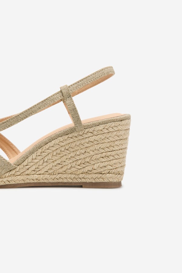 Cortefiel Sand&aacute;lia espadrille com salto plataforma Tostado