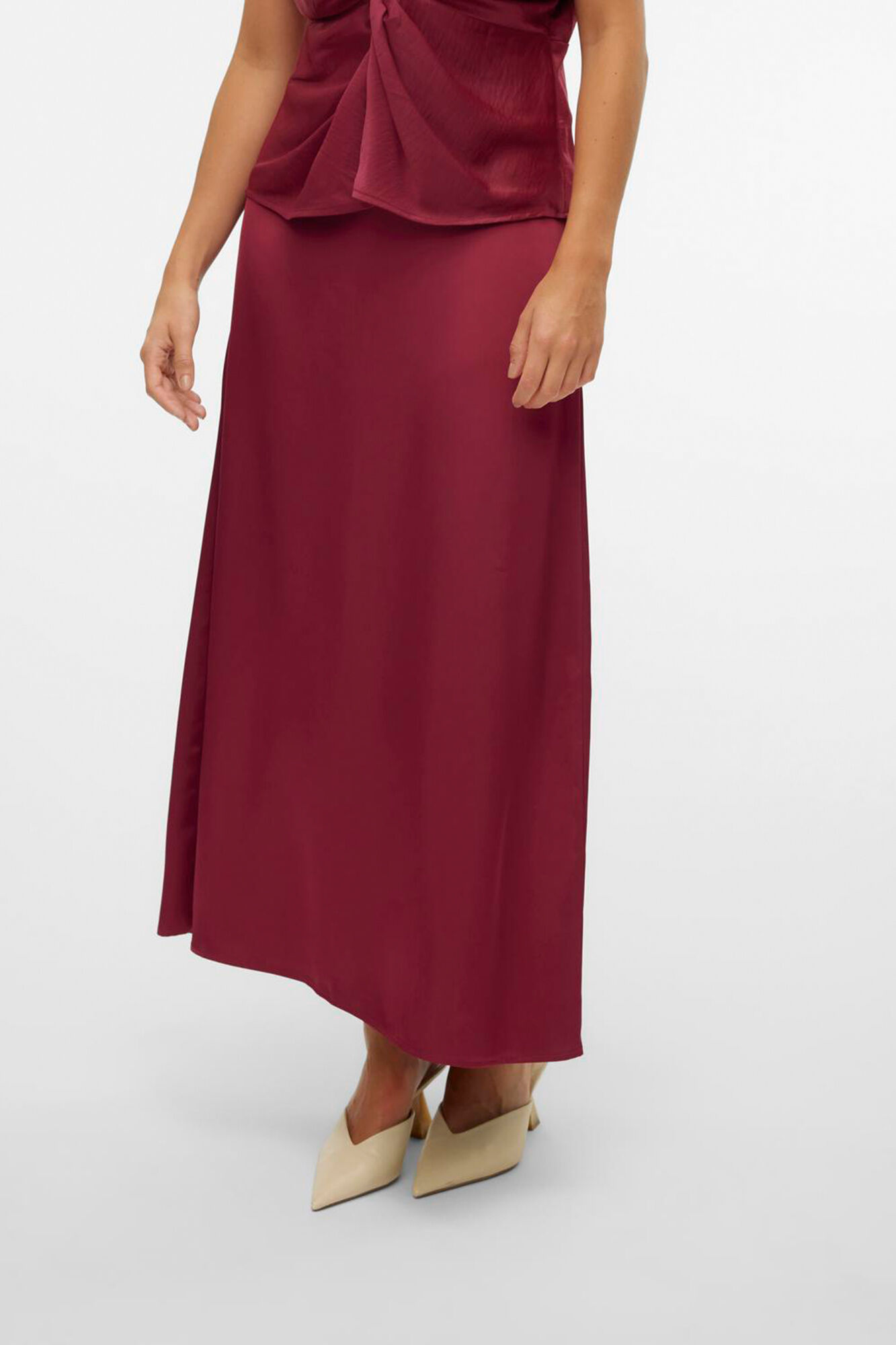 Vero Moda Falda midi de tejido satinado