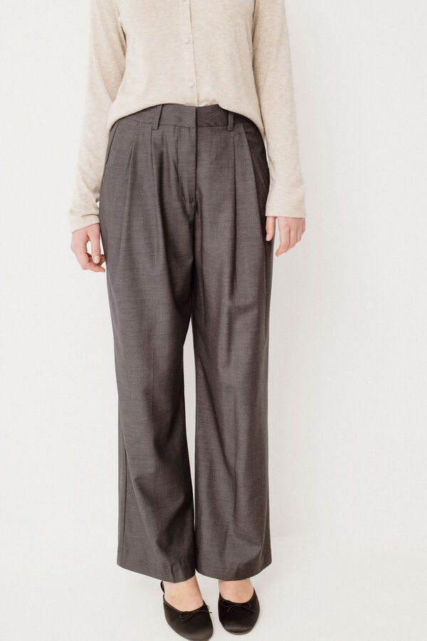 Vila Cal&ccedil;as formais Cinzento