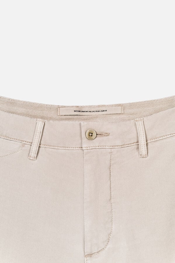 OOTO Bermuda chino Tostado