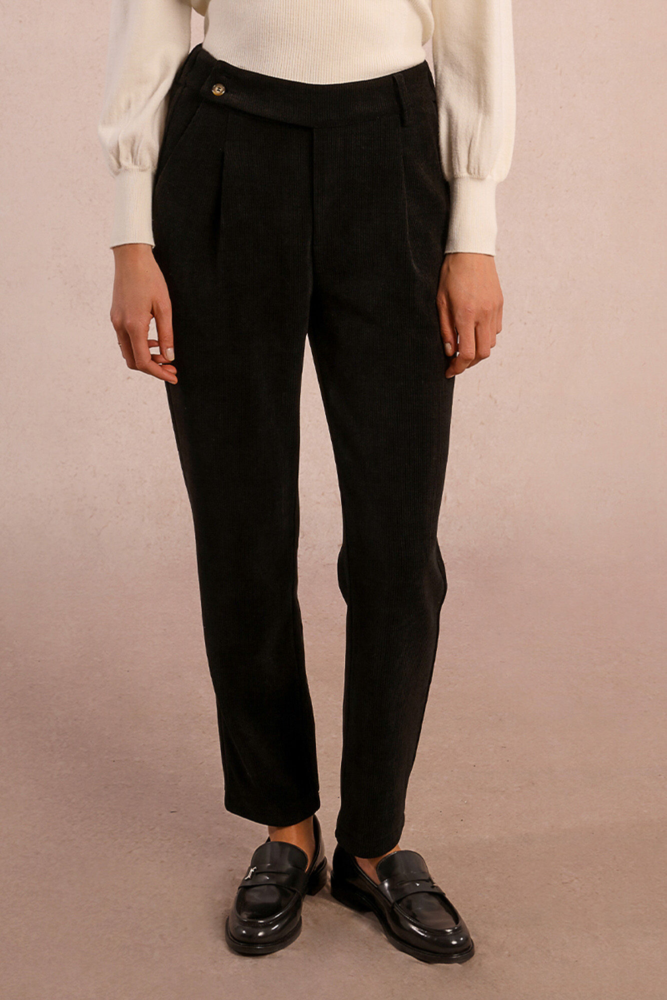 Molly Bracken Pantal&oacute;n tobillero en tejido de micropana