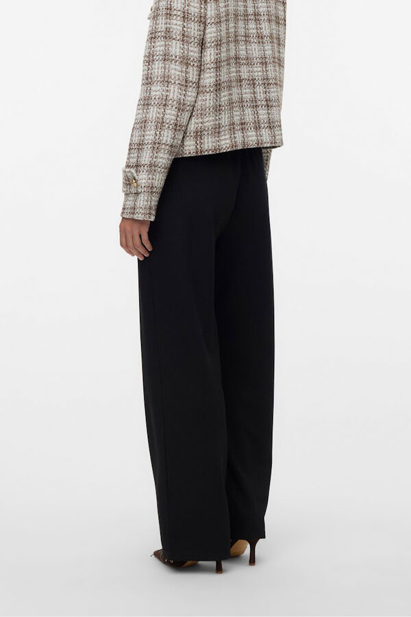 Vero Moda Cal&ccedil;a comprida com detalhe de bot&atilde;o  Preto