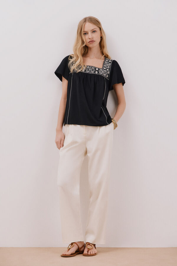 Cortefiel Camiseta escote cuadrado bordado Negro