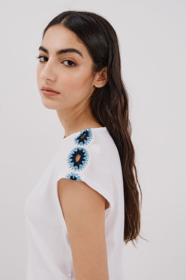 Cortefiel Camiseta detalle crochet Blanco