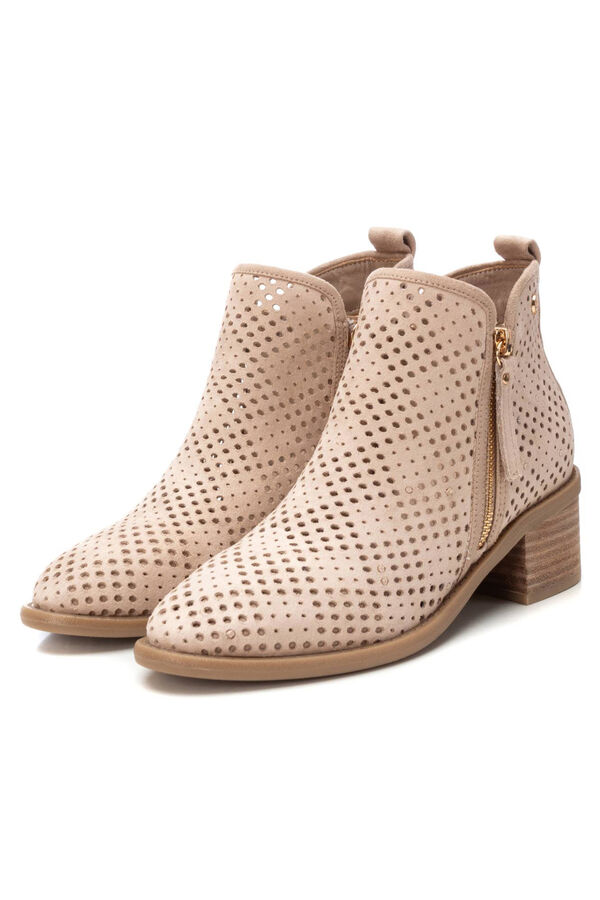 XTI Bot&iacute;n tac&oacute;n antelina troquelado Beige