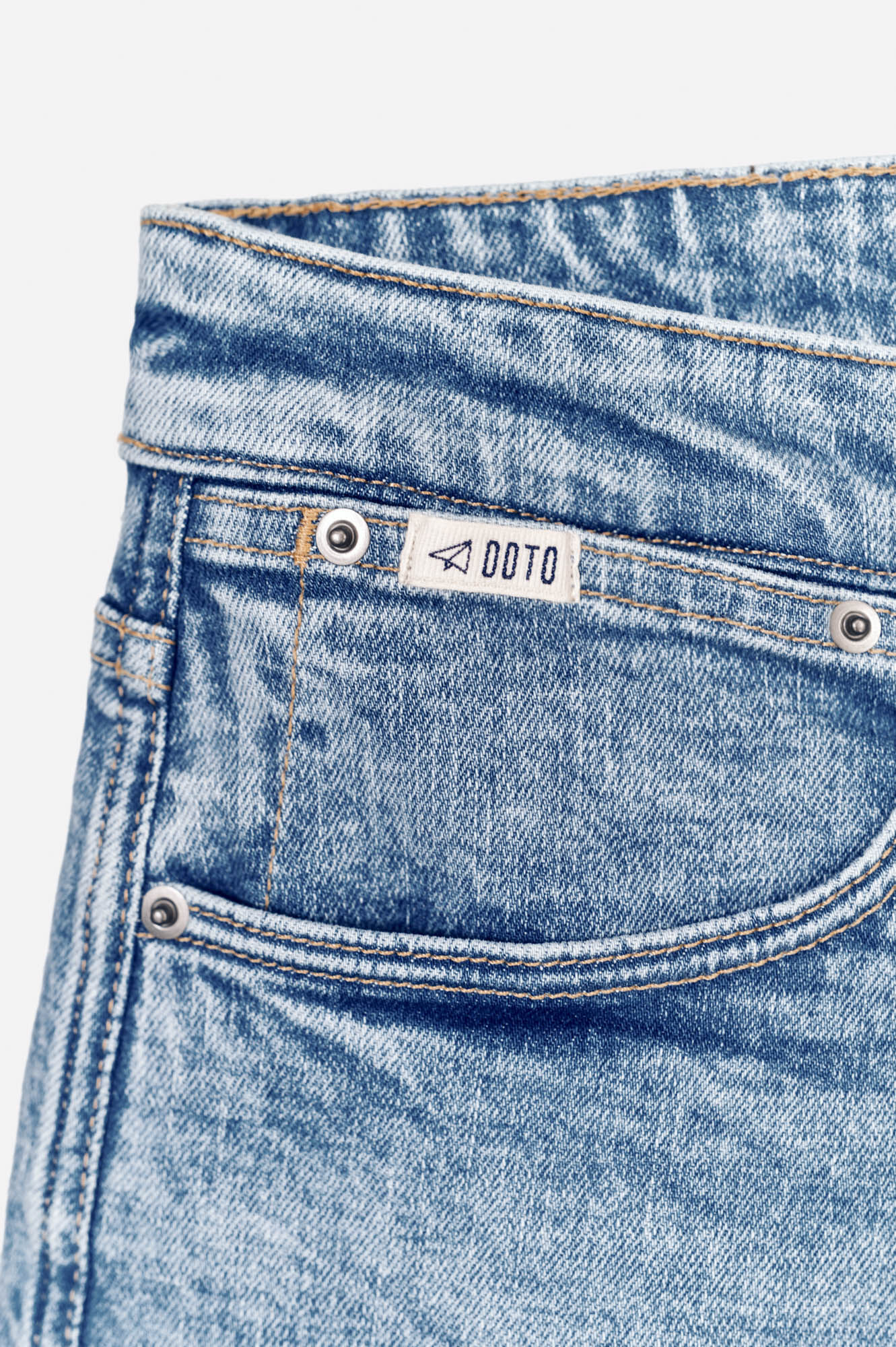 OOTO Jeans com corte afunilado 