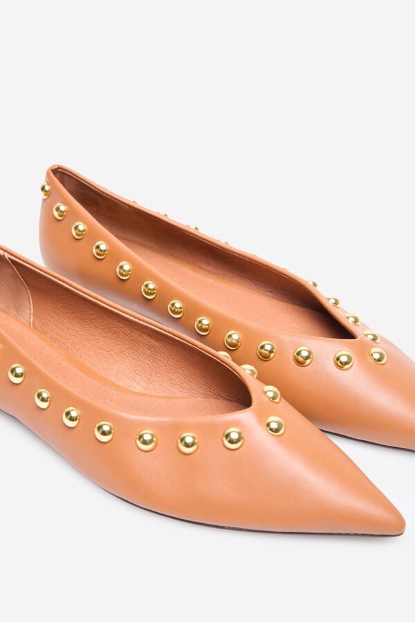 Cortefiel Bailarina tachas grandes Marr&oacute;n