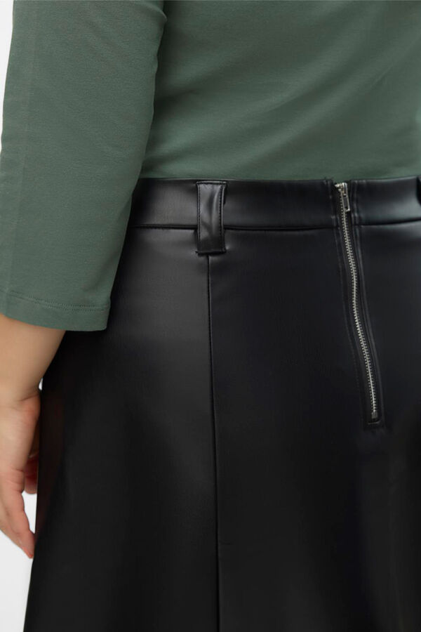 Vero Moda Curve Saia curta efeito pele plus size Preto
