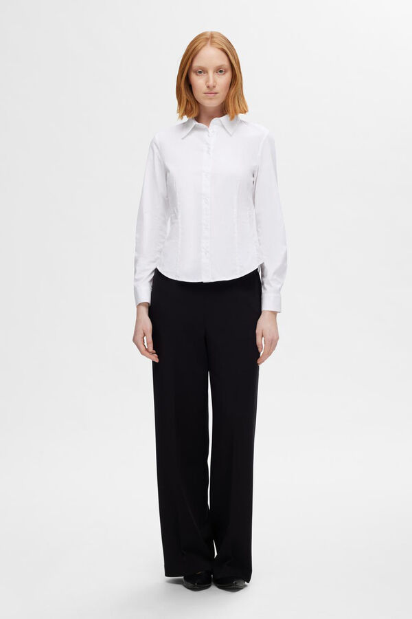 Selected Femme Camisa de manga larga Slim Fit confeccionada con algod&oacute;n org&aacute;nico. Blanco