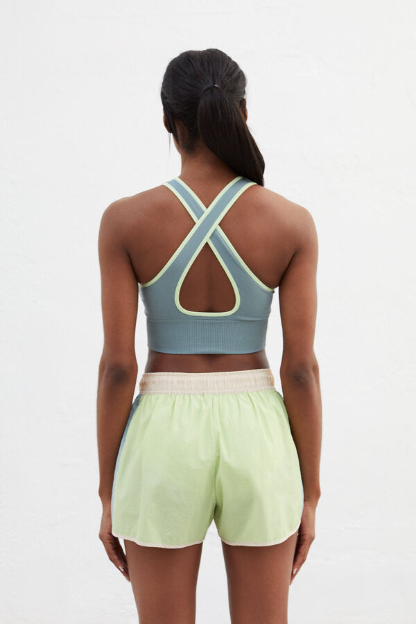 Dash and Stars Short ultraligero verde logo verde