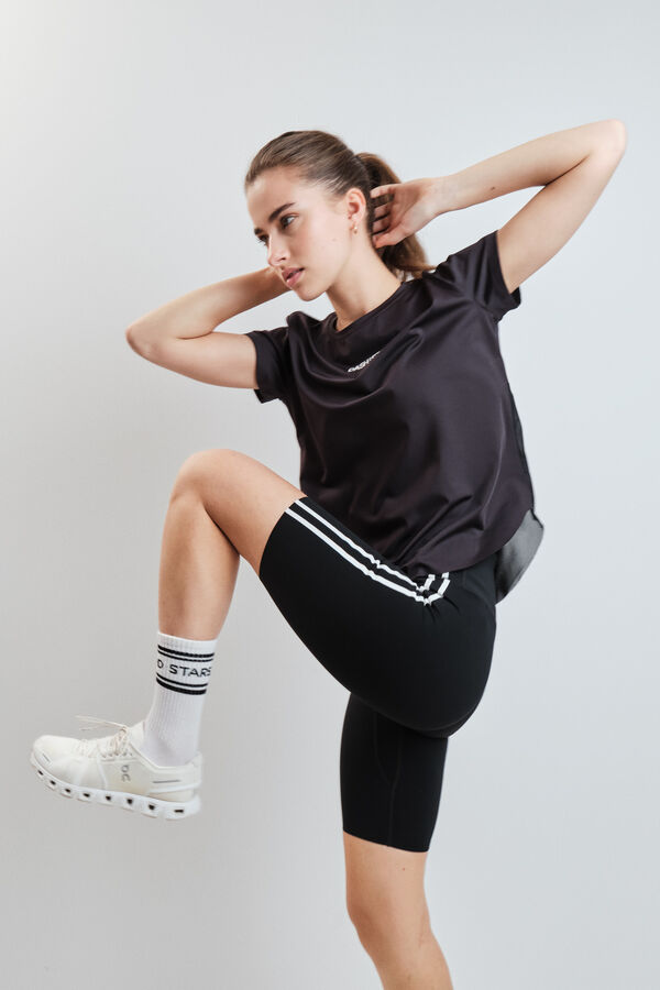 Dash and Stars Camiseta negra t&eacute;cnica panel mesh negro