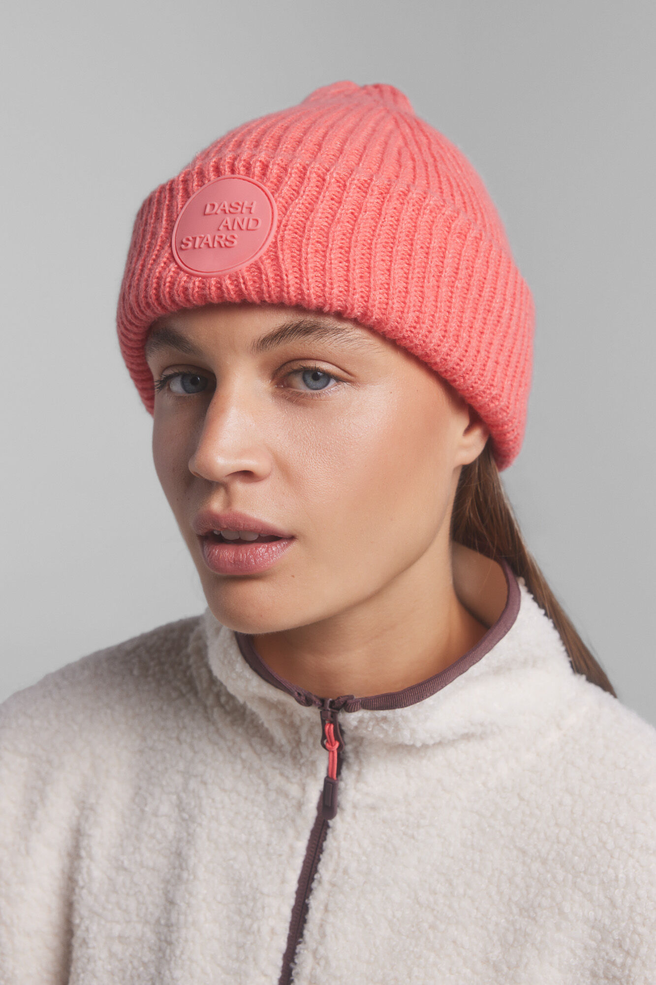 Dash and Stars Gorro tricot logo coral