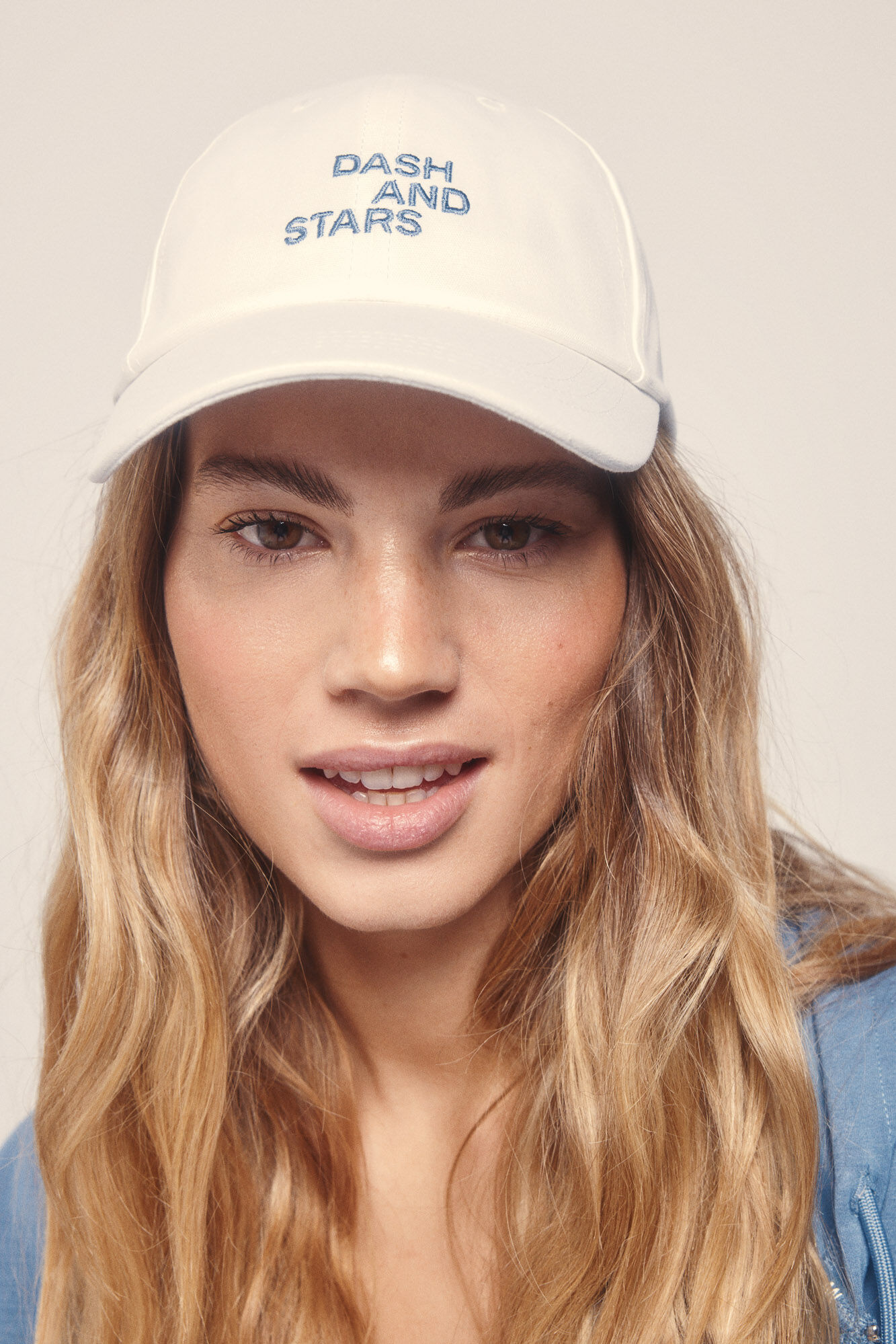 Dash and Stars Bon&eacute; de algod&atilde;o com logo Blamco