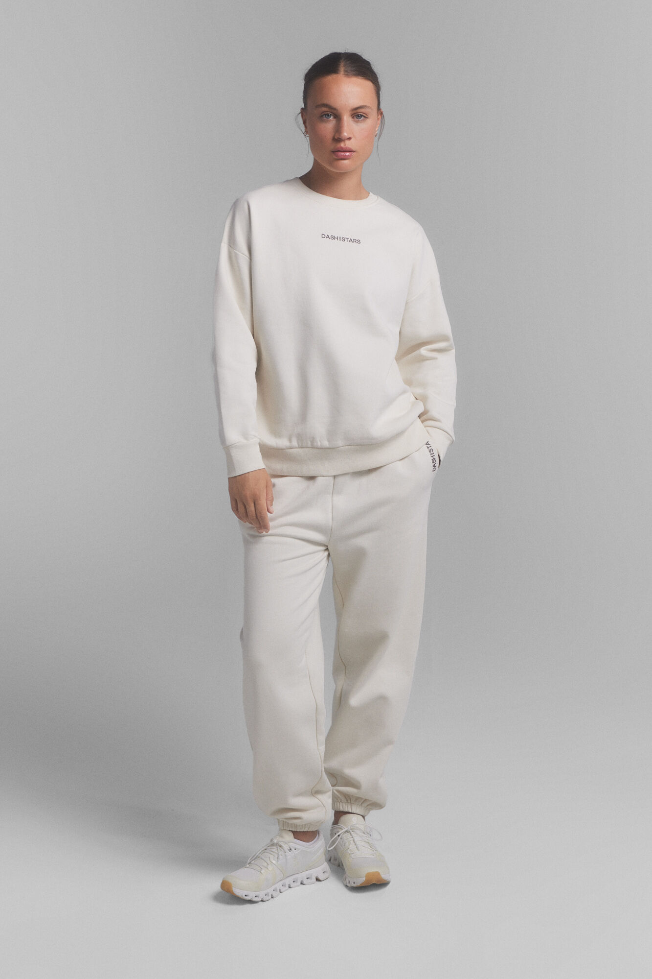 Dash and Stars Sweatshirt algod&atilde;o bege com logo. Colabora&ccedil;&atilde;o especial @ffitcoco