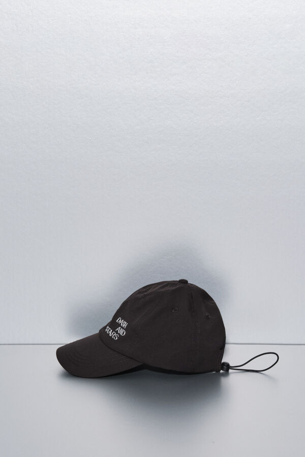 Dash and Stars Bon&eacute; t&eacute;cnico ajust&aacute;vel com logo preto preto