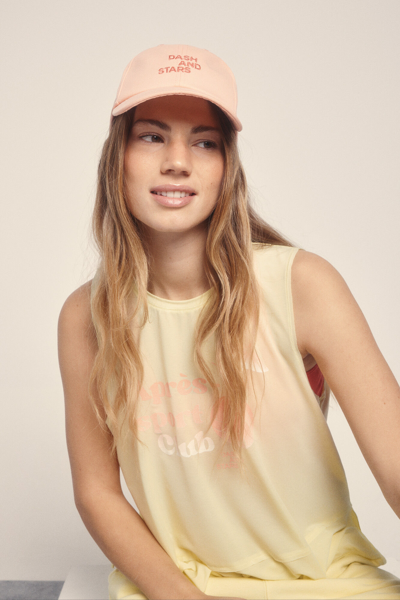 Dash and Stars Gorra algod&oacute;n logo bordado