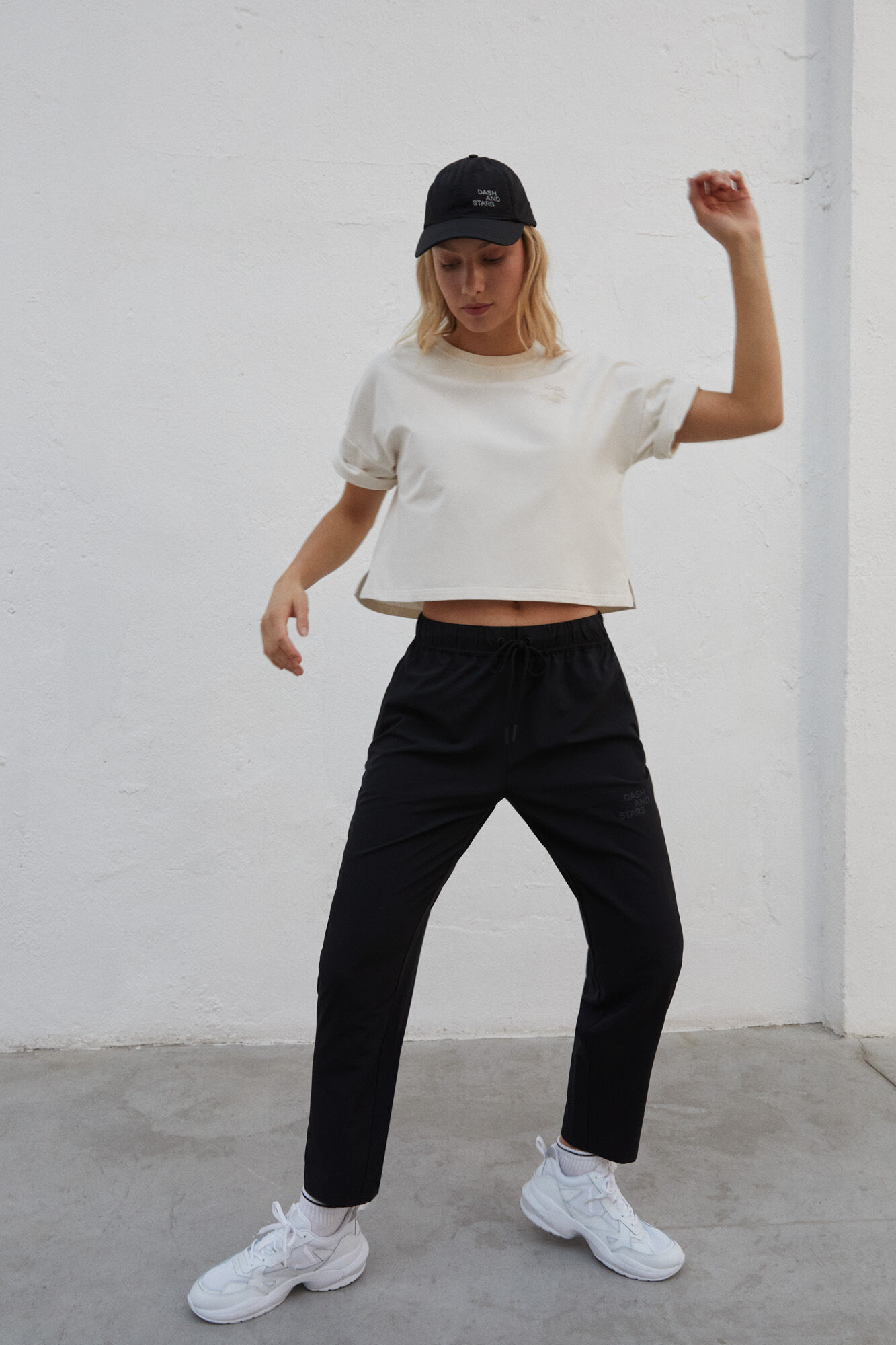 Dash and Stars Cal&ccedil;as jogger pretas