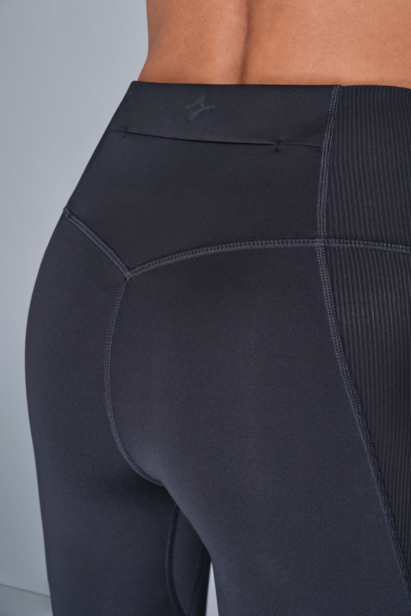 Dash and Stars Legging preta 4D STRETCH no tornozelo
