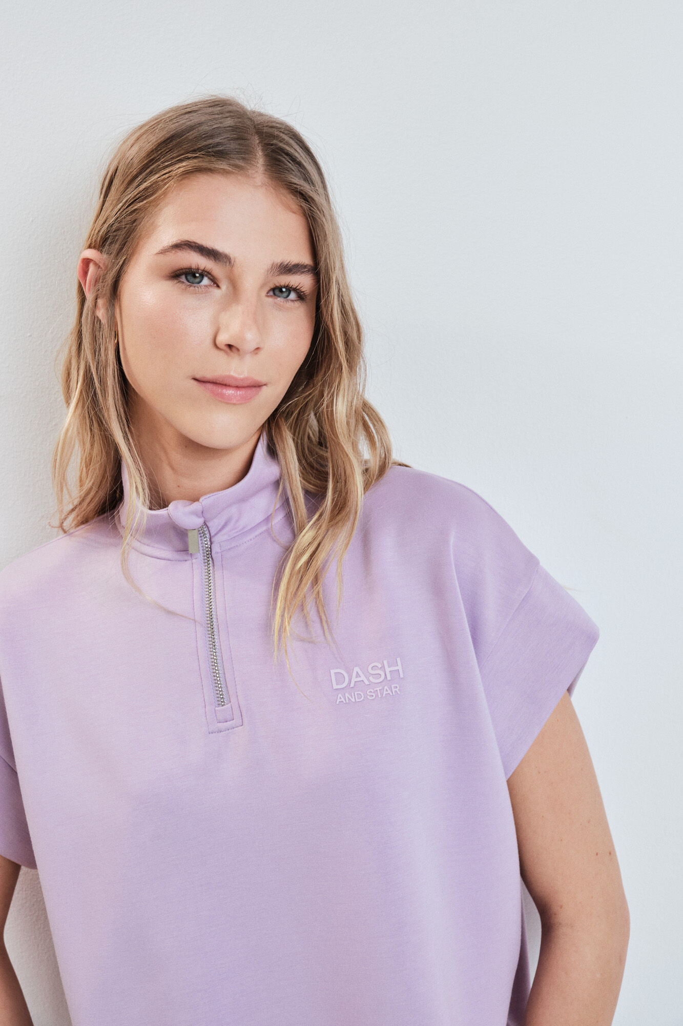 Dash and Stars Sweatshirt manga curta em viscose suave lil&aacute;s
