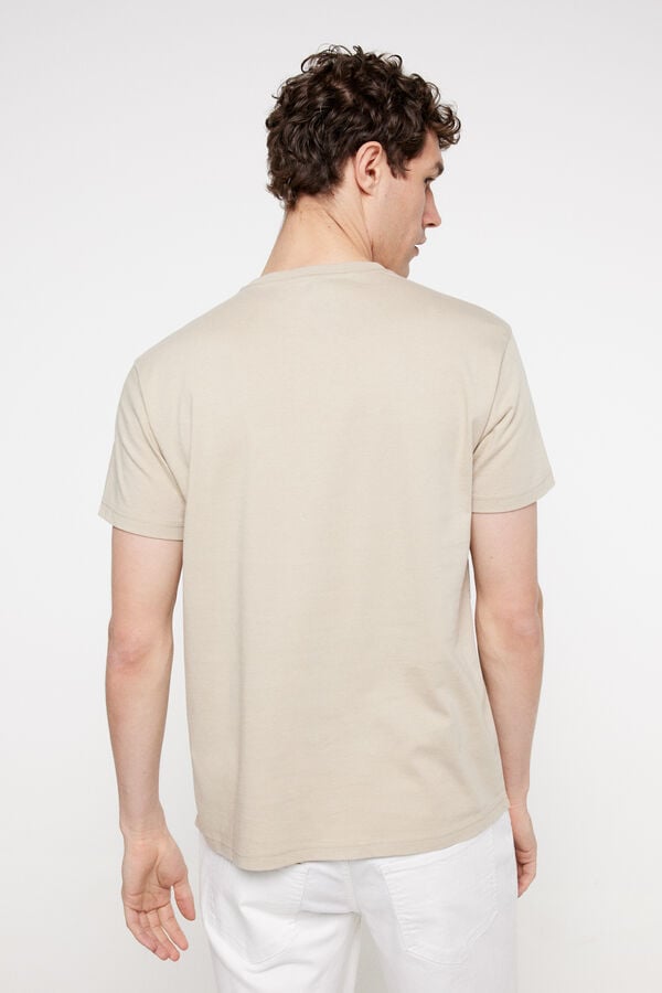 Fifty Outlet T-shirt manga curta. 100% algodão. Cinza claro