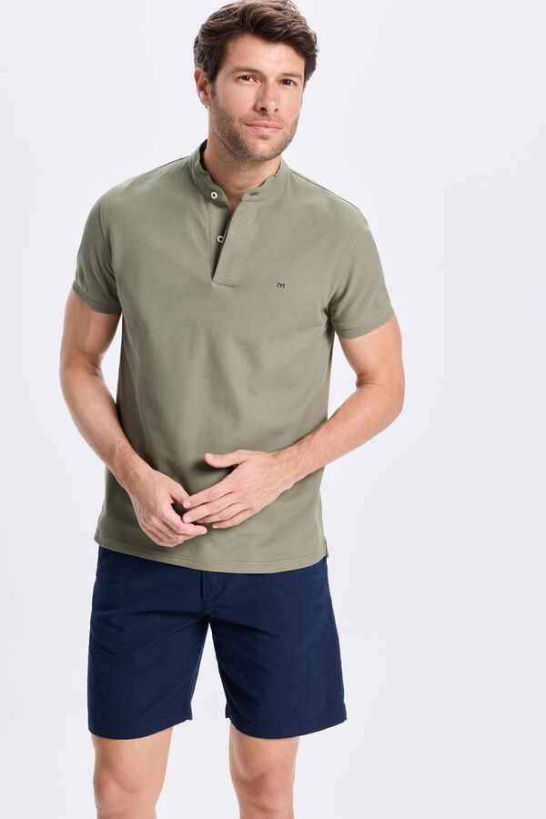 Milano Polo Mao Oxford C&aacute;qui escuro