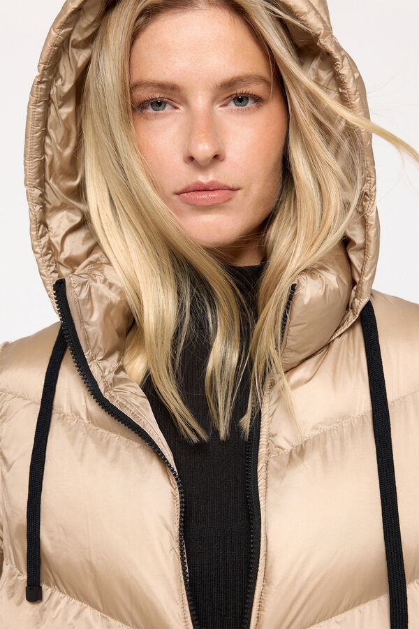 Milano Sobretudo acolchoado com capuz em tecido brilhante Camel