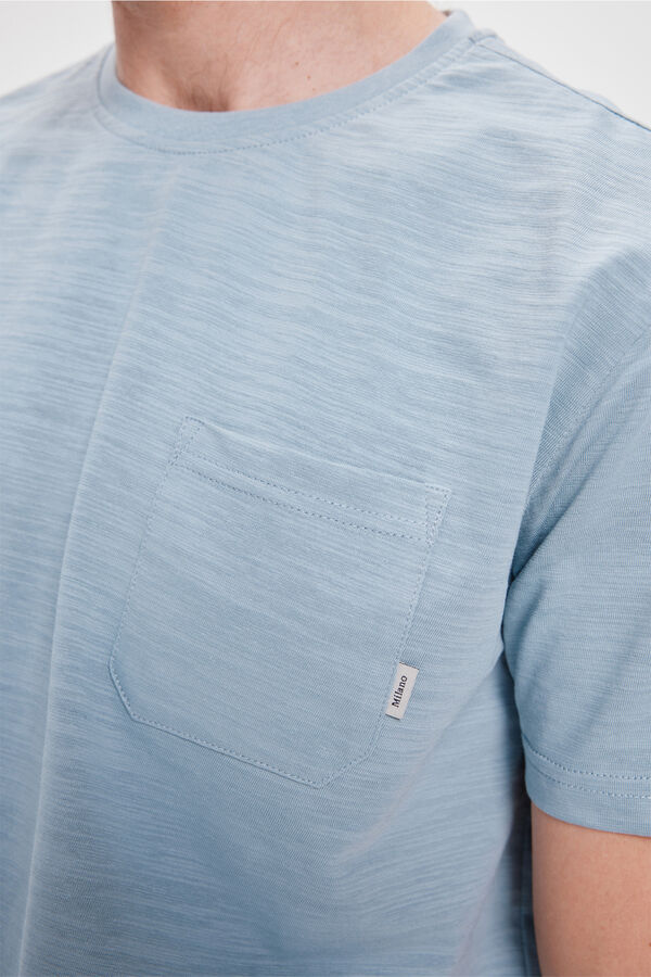 Milano Camiseta b&aacute;sica com bolso Azul claro