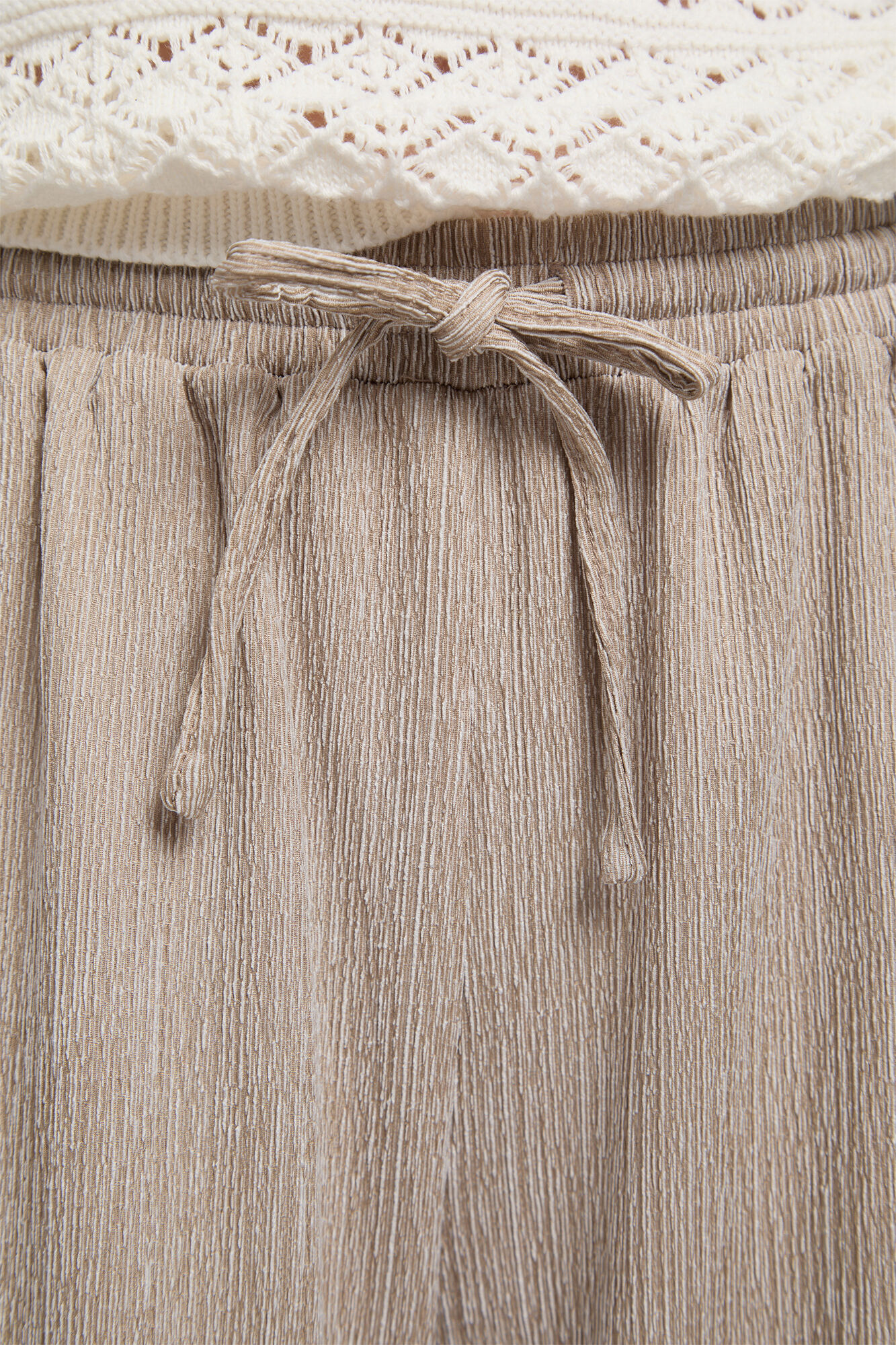 Milano Cal&ccedil;as largas e flu&iacute;do